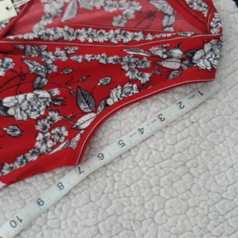 New Max Studio Size Small Red Floral Sleeveless Faux Wrap V-Neck Dress - Picture 9 of 16